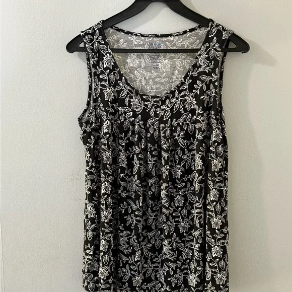 Croft & Barrow Black and White Floral Pleated Tank - Picture 1 of 4